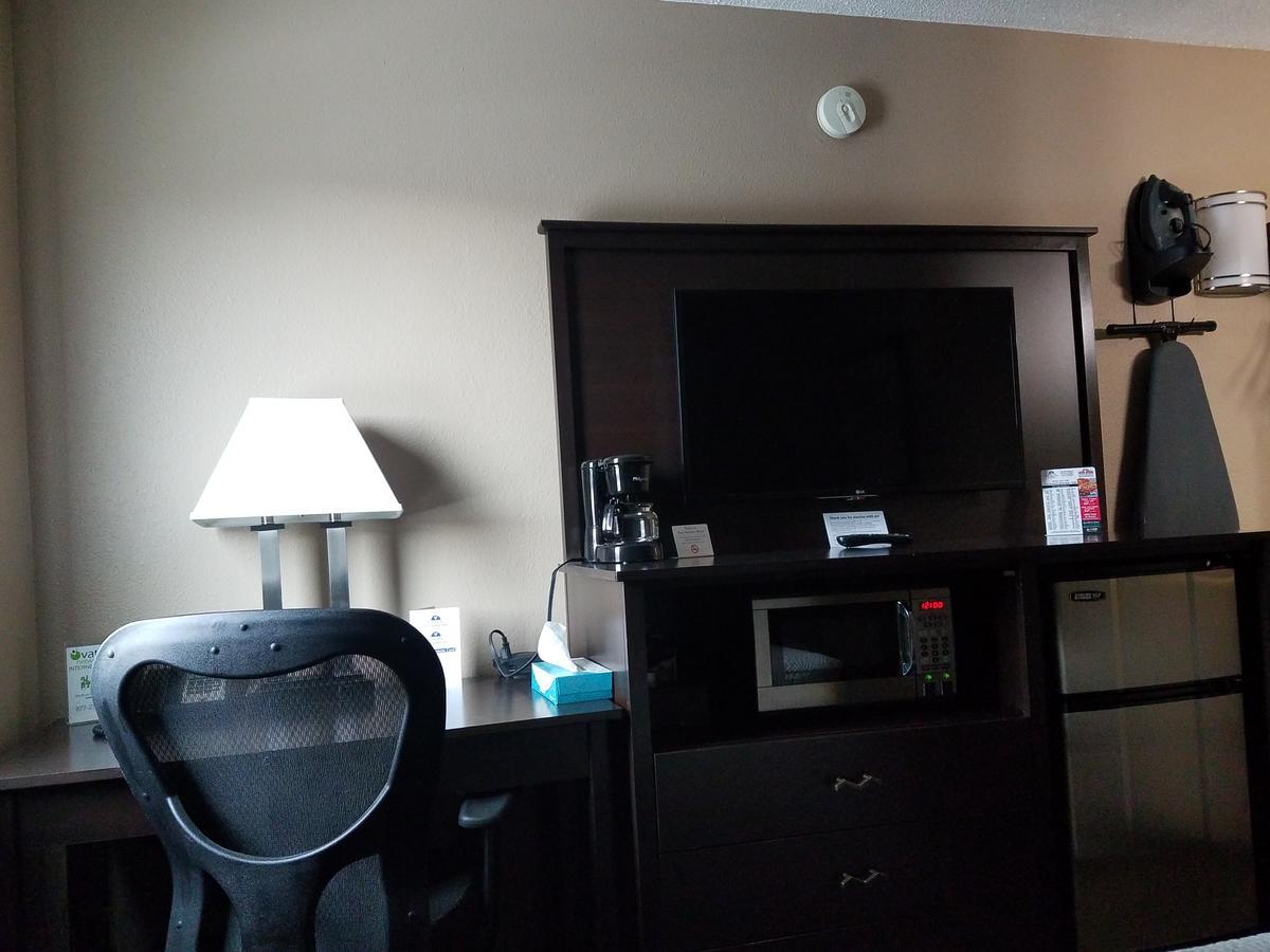 Americas Best Value Inn And Suites Bismarck Dış mekan fotoğraf